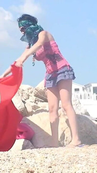 Adrianne på stranden! Visar upp video!