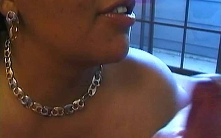 Vintage Lust: Cette pute très coquine aime le sexe oral et la...