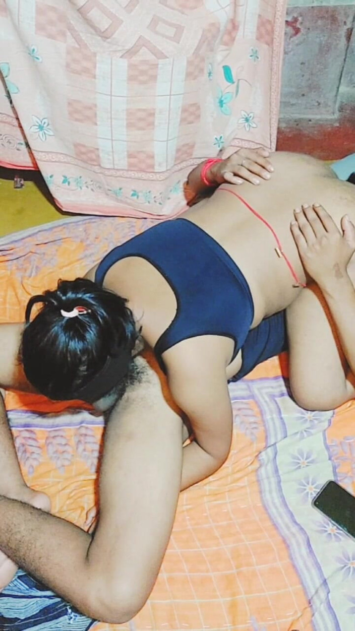 TSqueen: Clase de yoga sexy con entrenador personal en casa