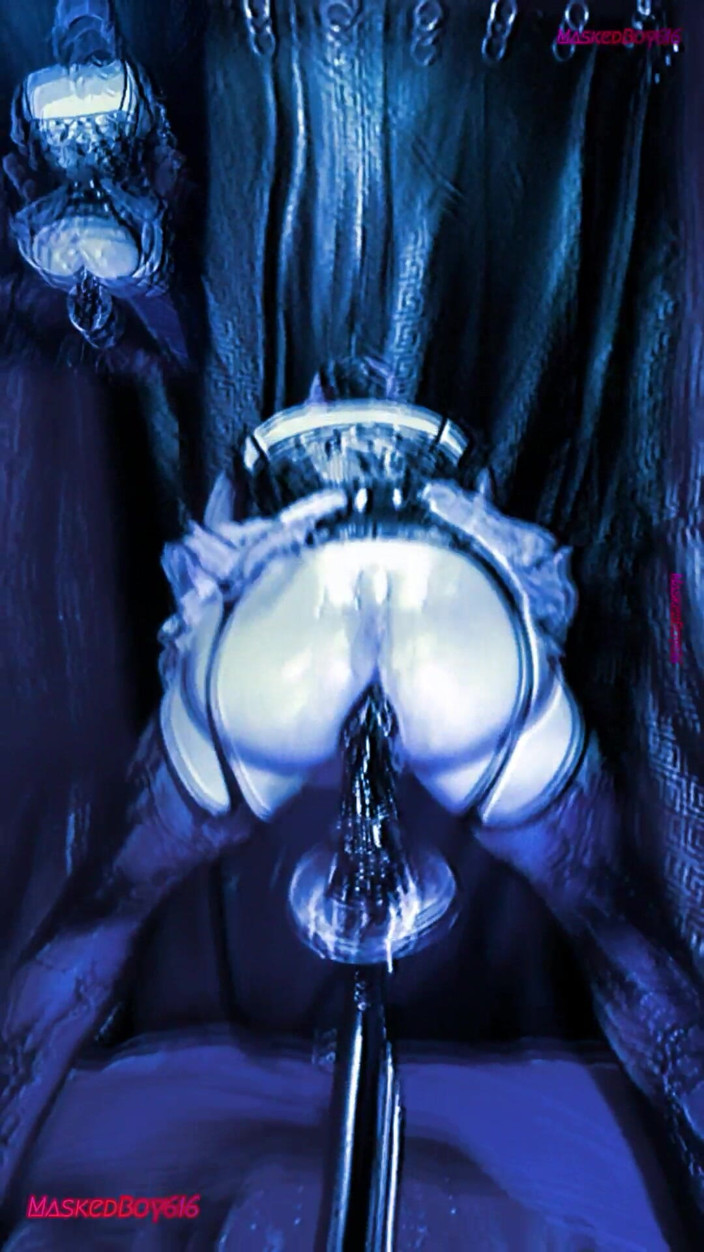 Maskedboy616: Popomu zıplatıyor, büyük kalın dildo'mu eziyor, deliğime sertçe vuruyor, lanet...