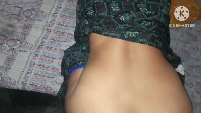 Kavita69: मैं अपनी सौतेली मम्मी को जोरदार चोद रहा हूं, सौतेली मम्मी मेरे सौतेले पापा को मिस करती है इसलिए वह मेरा सख्त लंड चाहती है, पूरा हिंदी वीडियो