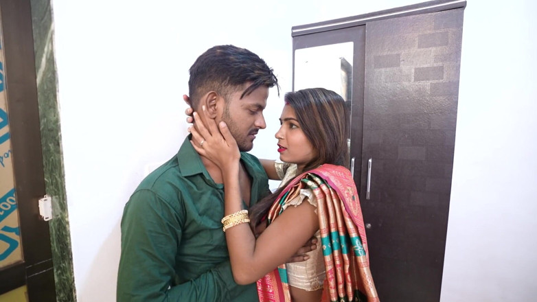 SEXYBHABHIX: Hintli desi porno yıldızı Sanjana siyah bol Hintçe ses ile...
