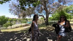 二つのオーストラリアのみだらが拾い上げ、浴室で犯される