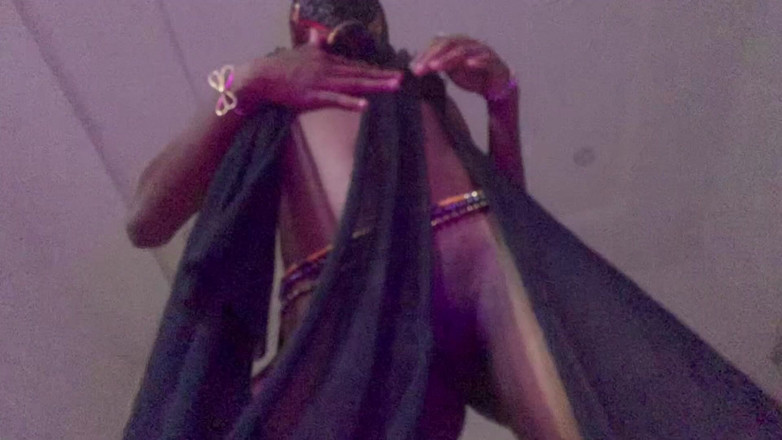 DivaHouz: Slow motion zwarte tiener sexy dans, natte kut close-up
