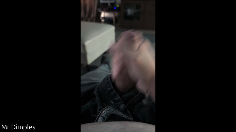 Mr Dimples: 別の部屋にこっそり行ってオナニーしなきゃいけなかったんだ!