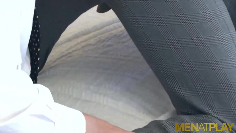Menat Play: Menatplay - Latina hunk Enzo Rimenez neukt Klein Kerr anaal
