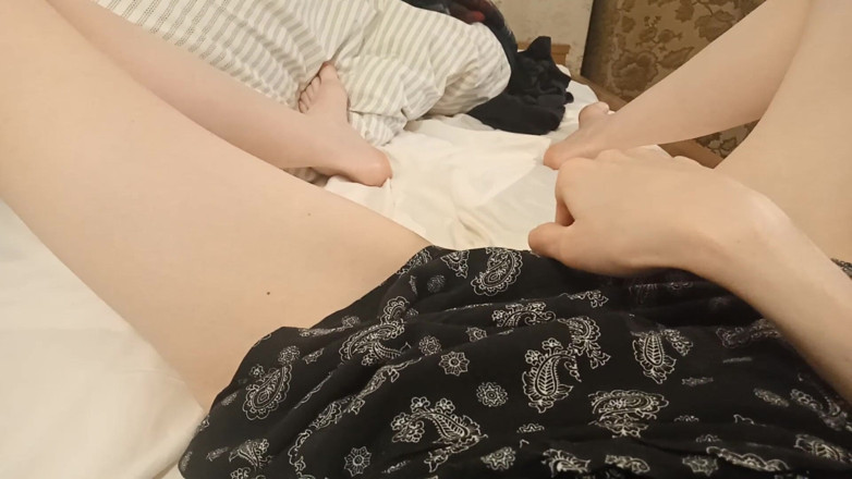 Christy G: Kom så hårt från dildo i våt orakade fitta