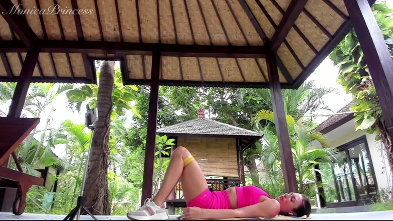 Princess Monica: Тренування дупи на відкритому повітрі в моєму найтугішому гарячому костюмі