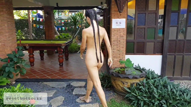 SweetButtocks: Si gode la piscina da sola