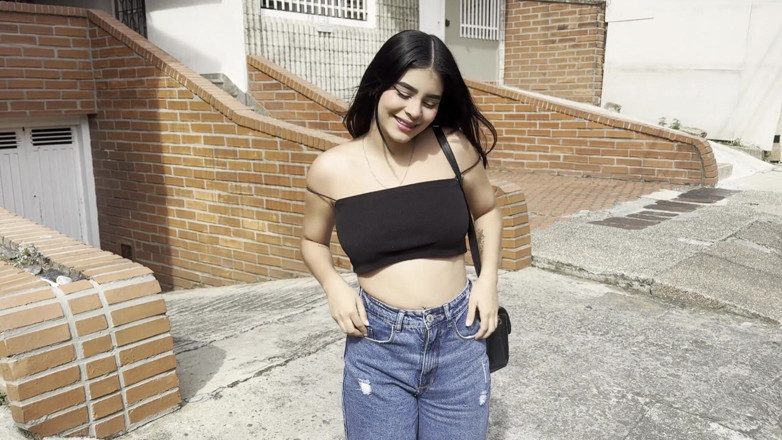 Latino_america24: मैं विशाल स्तनों वाली इस 18 साल की उम्र को घर ले जाता हूं