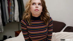 Kinky Family: Doma sama s děvkou nevlastní sestrou