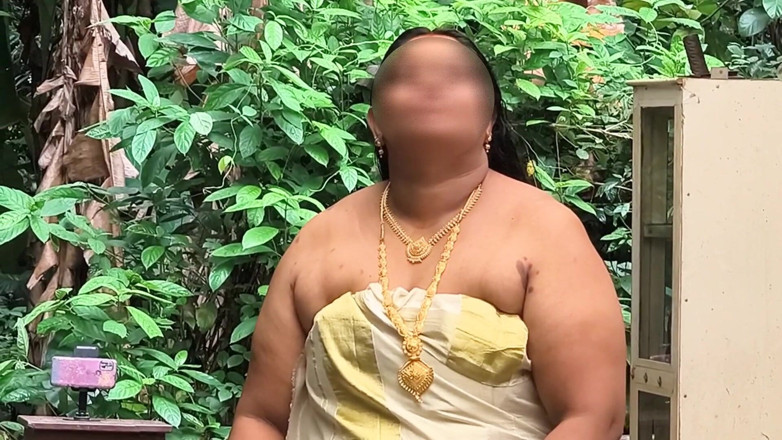 Anne Ipe: Malaieză cu fundul mare milf sexy în ciorapi și corsete tradiționale, dezvăluire în...