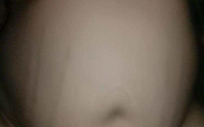 Chubbyme Pinay: 大菲律宾女主人让她的男人享受性爱。因为有人醒了就退出
