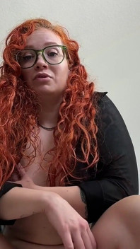 Utilizare gratuită pentru dominatoare feminină nimfomană: stând pe față, futai în cur cu vibratorul legat, gâdilare, cowgirl