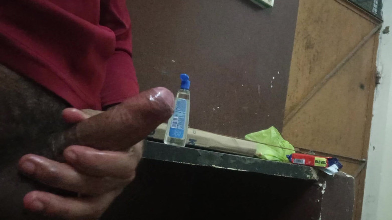 Brijesh 270: 我的妻子让我一个人在家，但我的邻居总是来拜访我