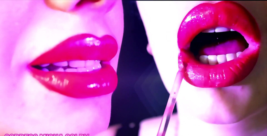 Goddess Misha Goldy: Bibir berair saya yang lazat mengusik awak dan anda tidak...