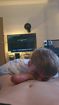 Gave a Blowjob to a Twink Student and Brought Him to Orgasm