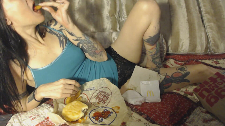 PandoraSG: La colazione di mcd tatuata gotica