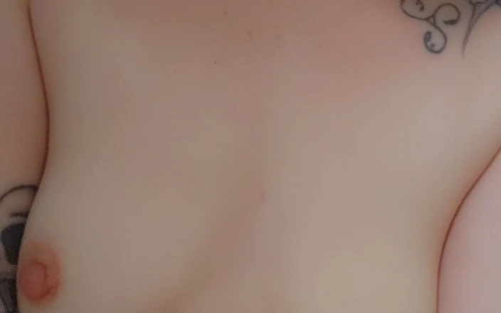 LilMunchkin_66: Baie solo jucându-mă cu pizda mea sexy