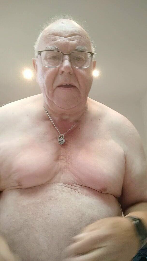 Karlchengeil: 殴った後の私のおっぱいの赤さ