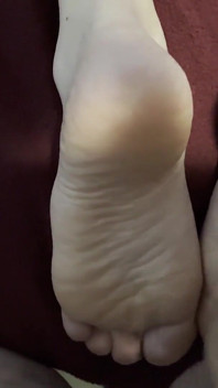 Pesan footjob dan mani muncrat kaki