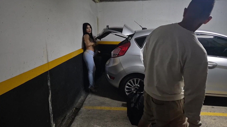 AlejandraPalacios: Jiran baru saya sangat baik walaupun pepek saya penuh dengan...