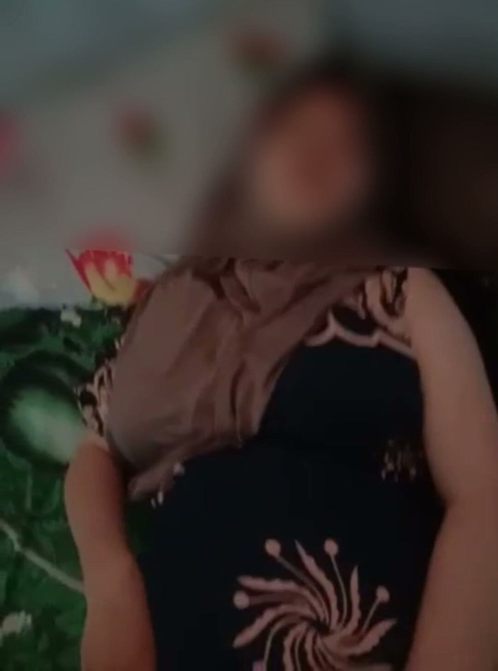 Famly sex: Вздыхание деревенской девушки в хиджабе действительно очень вкусное, часть 2