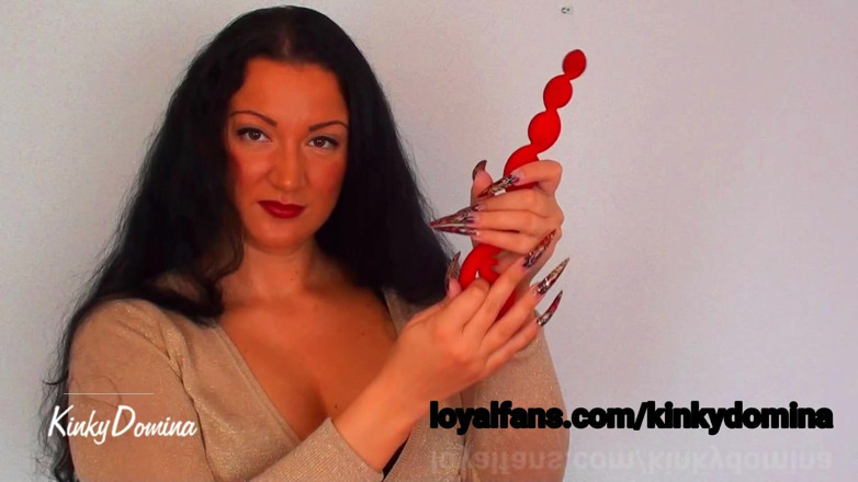 KinkyDomina: Antrenament anal pentru efeminat