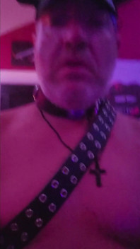 Cerda bigsexydaddyd hace que la dominadora Kat-licious chille de placer