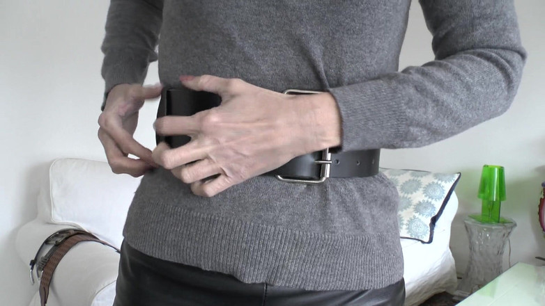 Lady Victoria Valente: 거실의 벨트 피팅, 3부, 레이디 빅토리아 발렌테