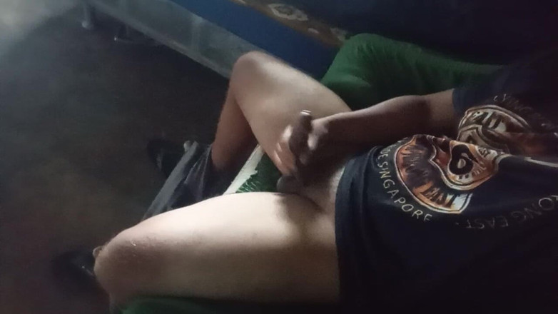 Giarlem slv: Masturbándose en casa