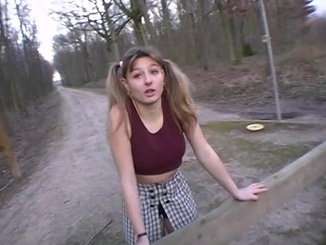 Magmafilm: Sexy teen mit pferdeschwanz zeigt ihren körper in der dusche...