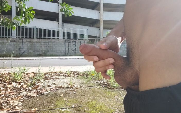Lekexib: Masturbación con la mano en la calle