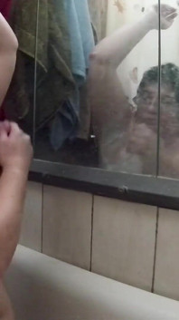 Kamera im badezimmer mit deiner geliebten tante