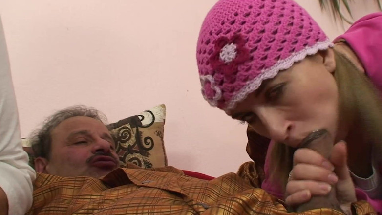 The Window of Sex: Сцена пожилых тройнишек - 1_hairy юная блондинка обожает зрелые тройничок