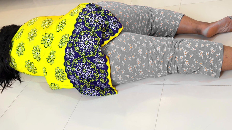 Aria Mia: Moti Gand Vali 여대녀 Ki Sat Kiya Kand?