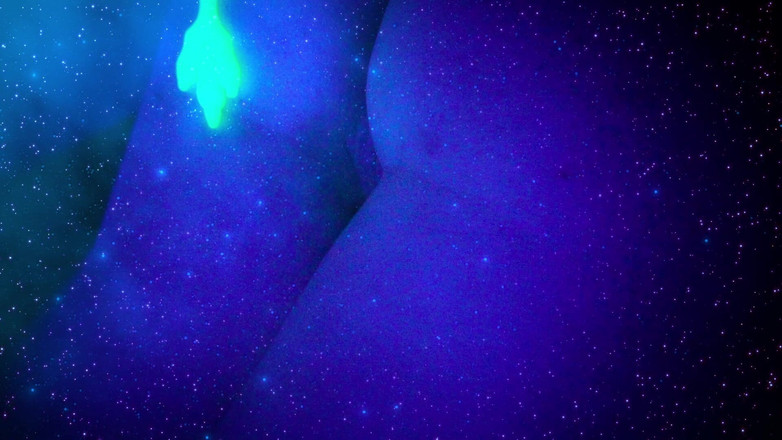 Moony: Young Artist poseert naakt voor haar erotische artistieke experimenten. Ze...