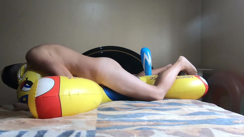 Inflatable Lovers: Inflatable ride