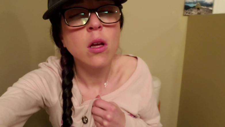 Nerdy_faery: Desesperada mijando em sonhos doces