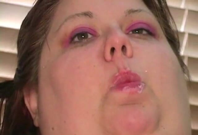 Kitty Delgato: Luskání dásně, hraní s mými bublinami, hlasité honění jako kráva...