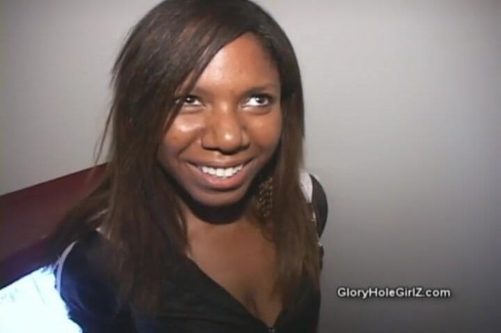 Glory Hole Girlz: Nedbalý kouření black chick glory hole pojídač spermatu!