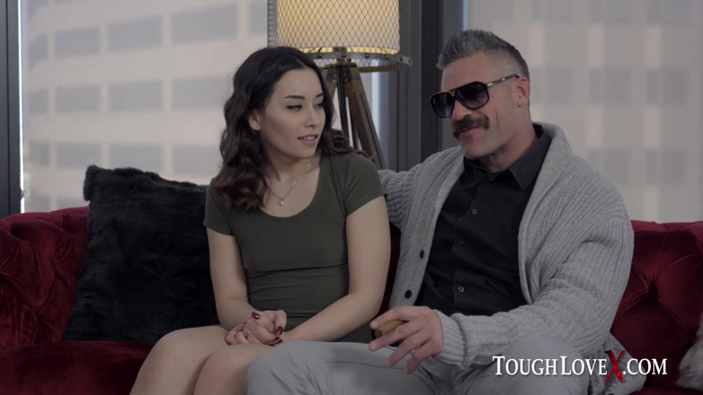 ToughLoveX: Toughlovex - Le Dr Karl montre à Charles comment faire jouir Aria...