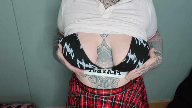 Miss Valentina: O fată Tits Goon