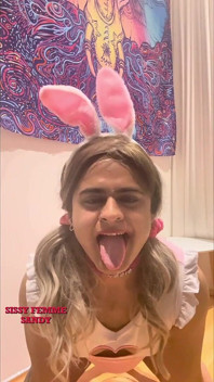 Keuschheit Sissy: Pinkeln in Schüssel & Trinken (bunny Outfit)