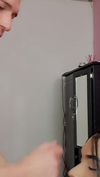 Il ragazzo esplode sborra sulla mia faccia e mi scopa il culo