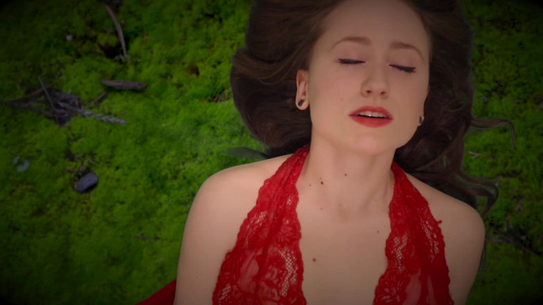 Lizzie Love: Agony di lantai hutan yang cantik