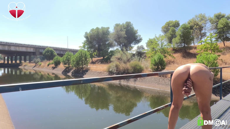 Candystart Videos: Nehir kenarında riskli halka açık mastürbasyon