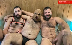 Machos excitée sans capote dans un ours
