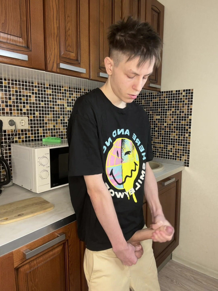 Morflot24: Наслаждение брызгающей спермой молодого твинка