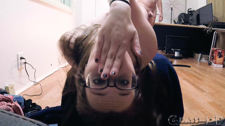 GLASSDP: Pawg nerd è una troia affamata di cazzo segretamente